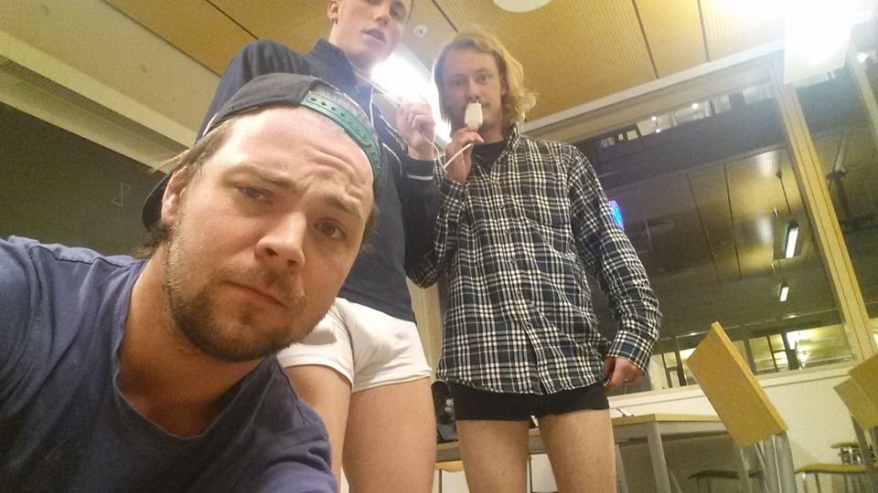 Sending 9 - Tre Menn og En Epilator